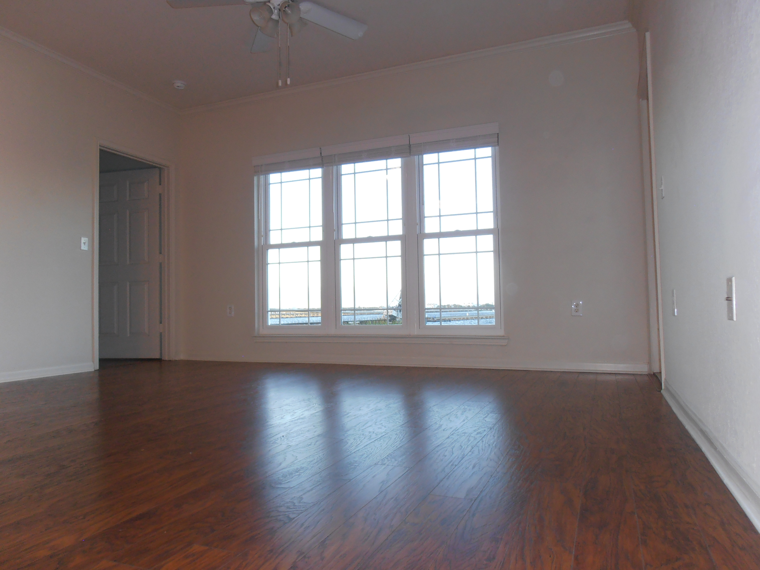 18-living room facing windows
